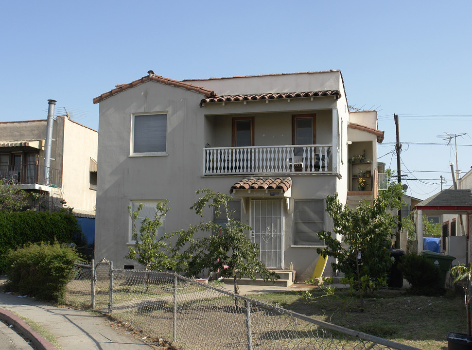 5404 La Cresta Ct in Los Angeles, CA - Building Photo