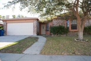 2822 Vancouver Dr in Corpus Christi, TX - Building Photo