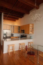 525 W Superior St, Unit 322 in Chicago, IL - Building Photo - Building Photo