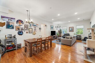 112 Academy Hill Rd, Unit 1 in Boston, MA - Foto de edificio - Building Photo