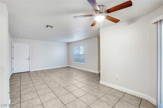 6800 E Lake Mead Blvd in Las Vegas, NV - Building Photo - Building Photo