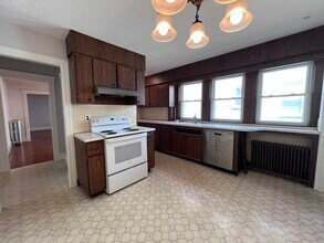 213 Forest St, Unit #1 in Medford, MA - Building Photo - Building Photo