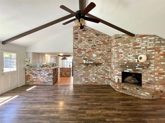15638 Boulder Oaks Dr in Houston, TX - Building Photo - Building Photo