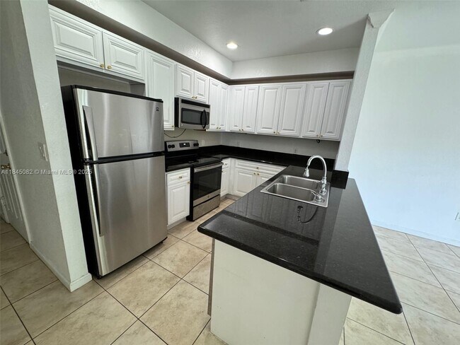 35 SE 3rd Ave in Hallandale Beach, FL - Building Photo - Building Photo