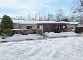 786 Hilltop Ct in Coram, NY - Building Photo