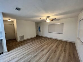 5137 Dartmouth Ave N in St. Petersburg, FL - Building Photo - Building Photo