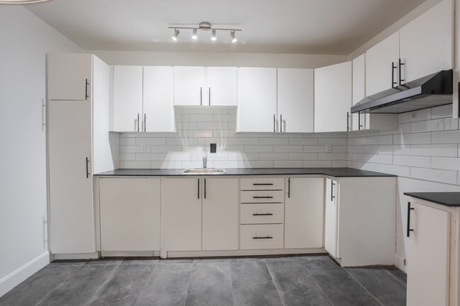 530-532 Nadeau Rue in Mont-St-Hilaire, QC - Building Photo - Building Photo