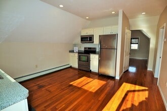 285 Old S Ave, Unit 2 in Whitman, MA - Building Photo - Building Photo