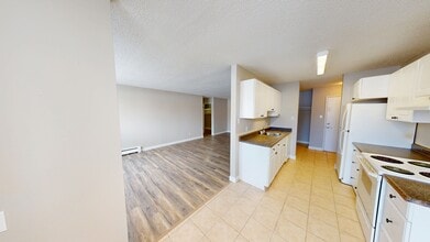 10105-10107 107 Ave in Grande Prairie, AB - Building Photo - Building Photo