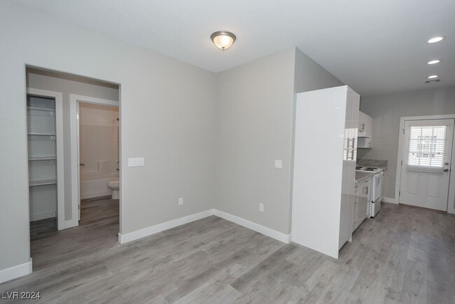 property at 1121 Sixshooter Ave