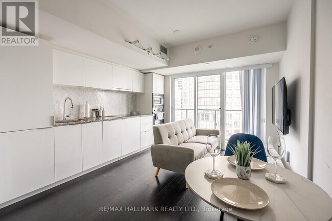 955 Bay St. in Toronto, ON - Building Photo - Building Photo