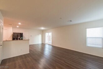 11044 Camden Bay St in Las Vegas, NV - Building Photo - Building Photo