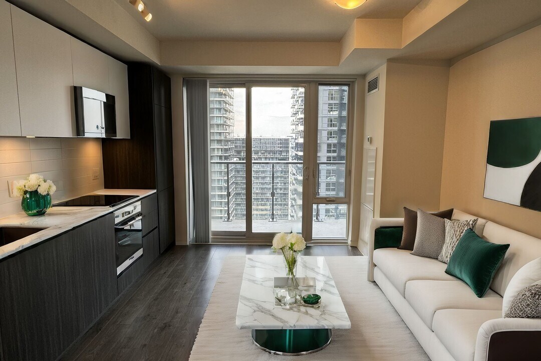 28 Widmer St in Toronto, ON - Building Photo