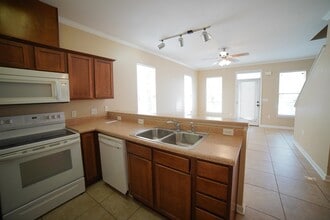 2400 Fred Smith Rd in Tallahassee, FL - Foto de edificio - Building Photo