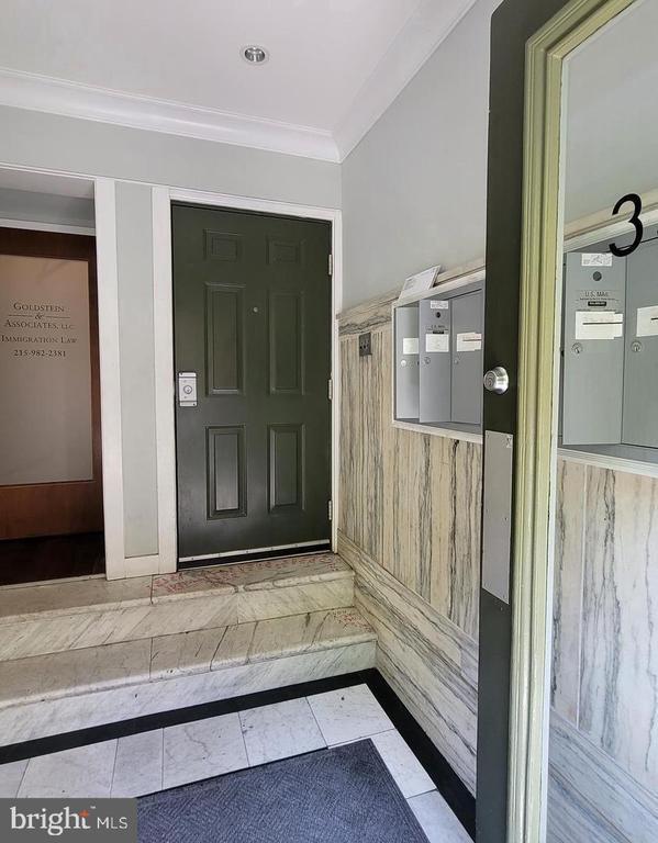 338 S 16th St in Philadelphia, PA - Building Photo - Building Photo