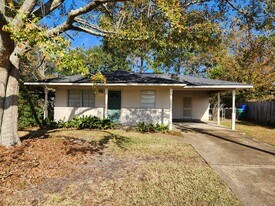 117 Roberts Cir in Ocean Springs, MS - Building Photo
