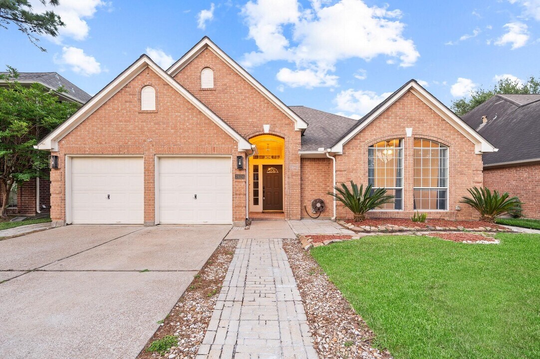 7624 Lone Meadow Ct in Houston, TX - Building Photo