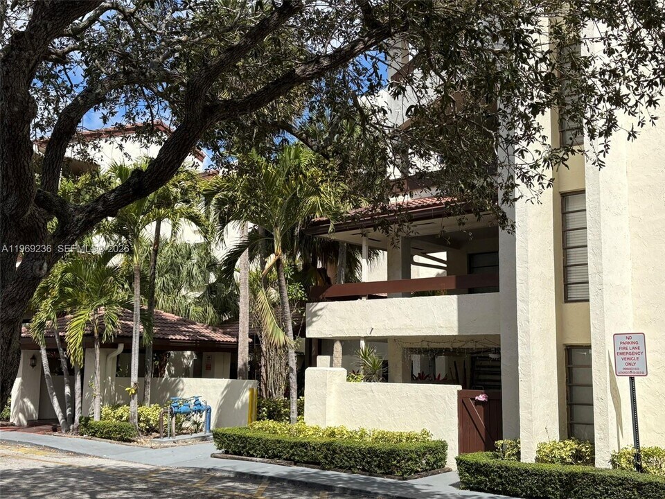 9010 SW 125th Ave in Miami, FL - Building Photo