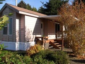 532 SE Reef Ave in Lincoln City, OR - Building Photo - Building Photo