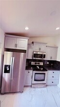 8033 Lake Dr in Doral, FL - Building Photo - Building Photo
