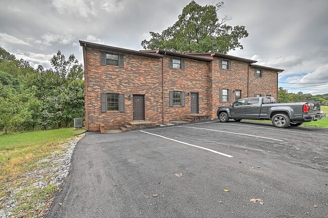 182 Hart Rd in Elizabethton, TN - Foto de edificio - Building Photo