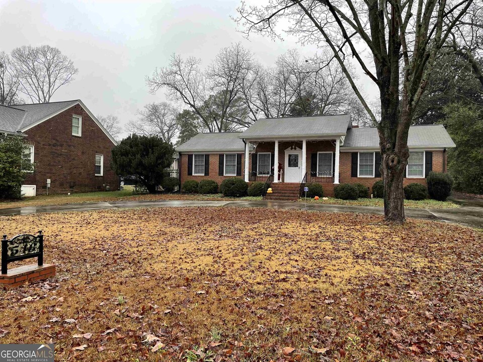 548 Athens St in Hartwell, GA - Building Photo