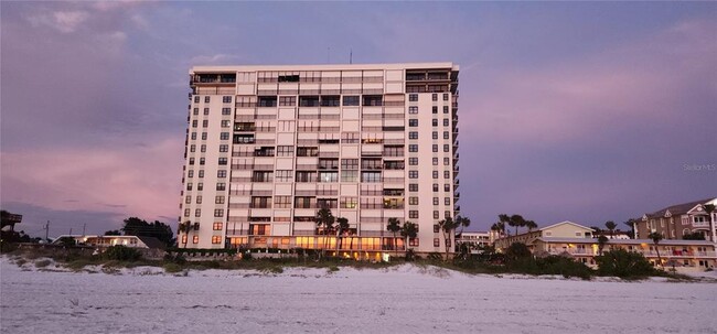 3820 Gulf Blvd in St Pete Beach, FL - Foto de edificio - Building Photo