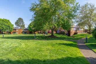 Fountain Park in Beaverton, OR - Building Photo - Building Photo