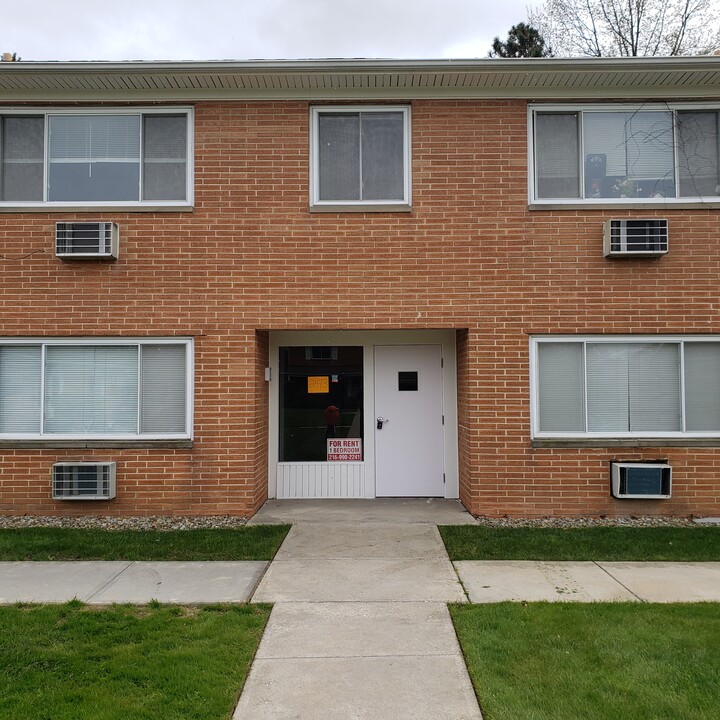 Warren Parkway Condominiums in Twinsburg, OH - Building Photo