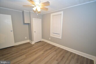 374 Farnsworth Ave in Bordentown, NJ - Building Photo - Building Photo