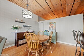 411 W Ontario St, Unit 405 in Chicago, IL - Building Photo - Building Photo