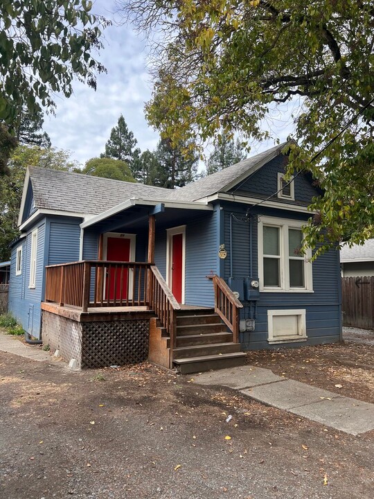 21 Pierson St in Santa Rosa, CA - Building Photo