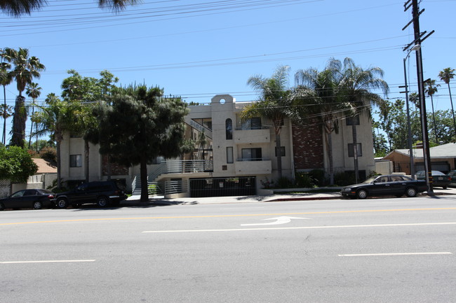 Saticoy Apartments in Canoga Park, CA - Building Photo - Building Photo