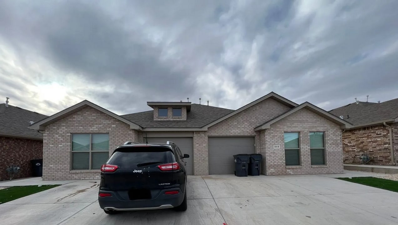2115 N Avenue J, Unit Cypress - 2115 N Ave J Unit B in Lubbock, TX - Building Photo