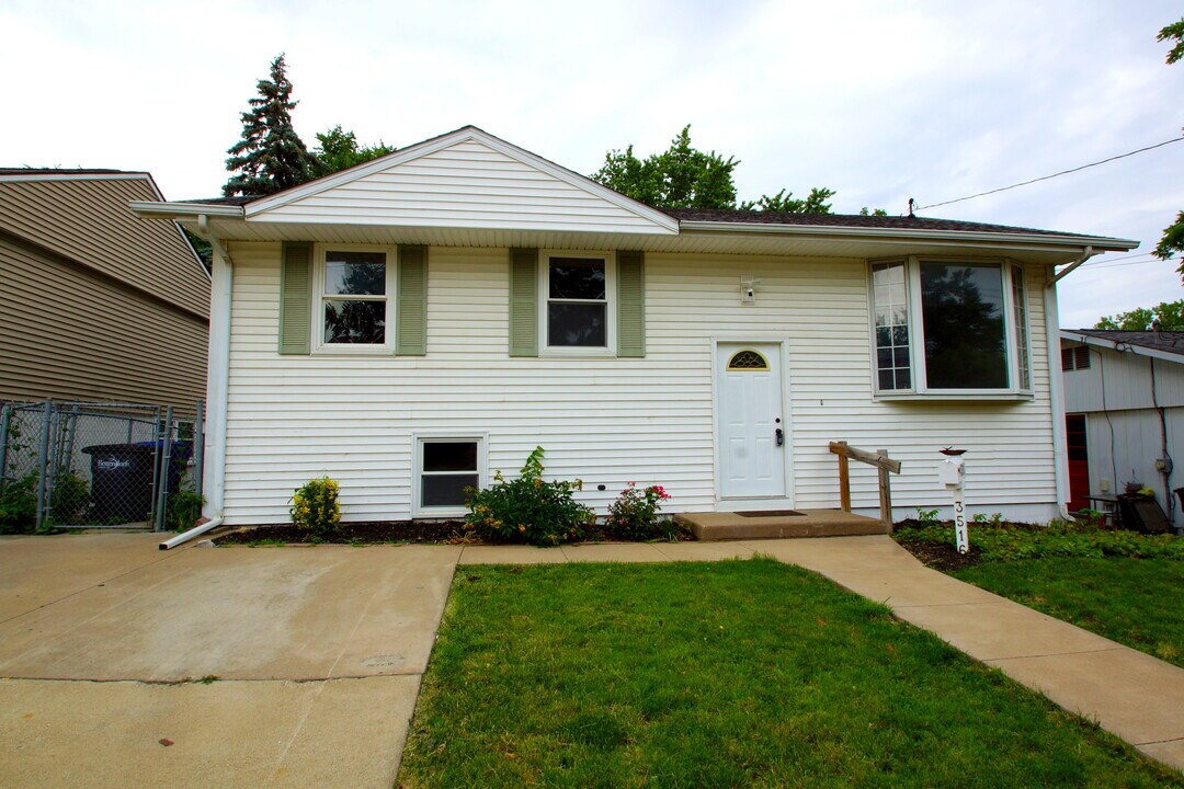 3516 Central Ave in Bettendorf, IA - Building Photo