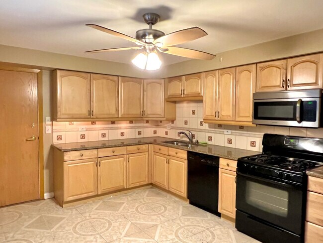 8541 W Bryn Mawr Ave in Chicago, IL - Building Photo - Building Photo