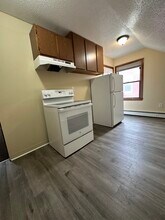 8 Cottage Green, Unit 8 in Enfield, CT - Building Photo - Building Photo