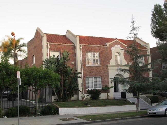 642 Plymouth Blvd in Los Angeles, CA - Building Photo - Building Photo