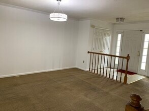 15017 Shamrock Ridge Rd in Silver Spring, MD - Foto de edificio - Building Photo