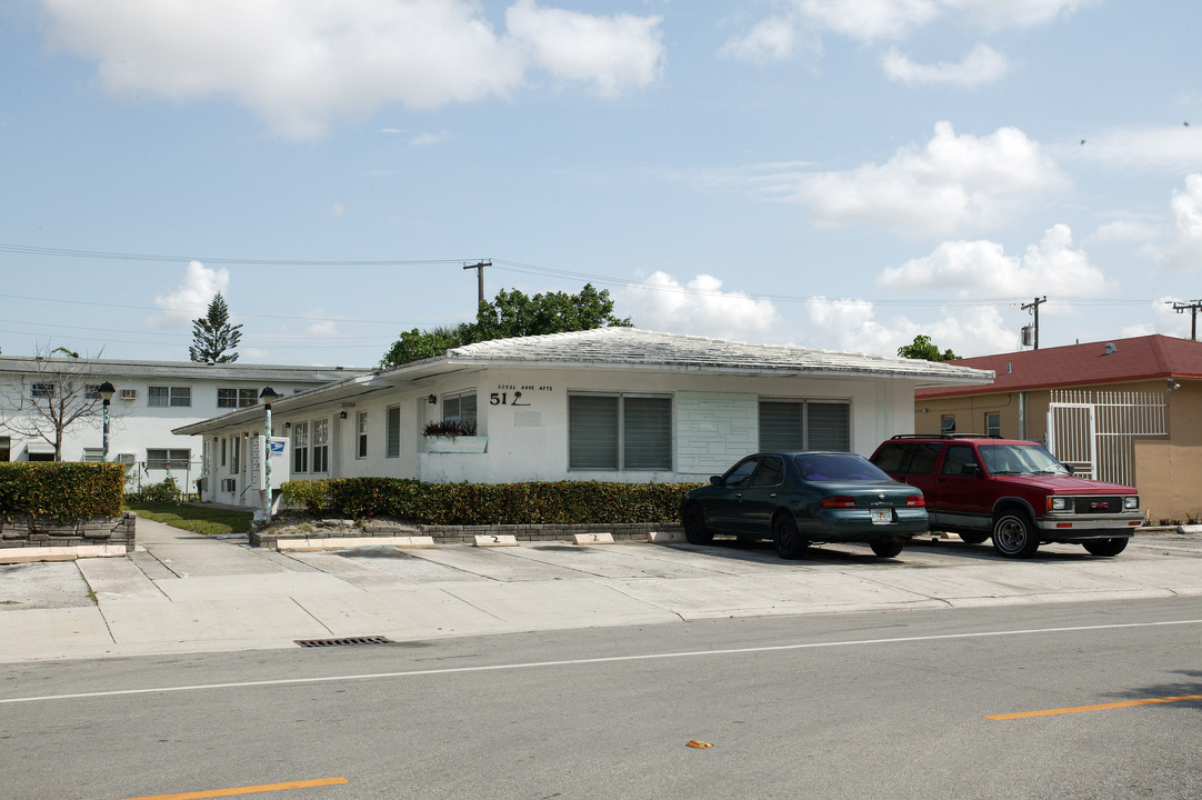 51 E 7th St in Hialeah, FL - Building Photo