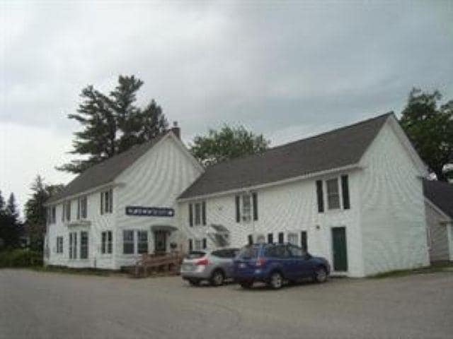 8 Lawrence St in Andover, NH - Building Photo