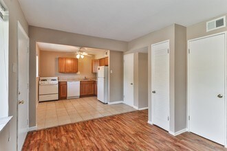 471 S Holmes Ave in Kirkwood, MO - Building Photo - Building Photo