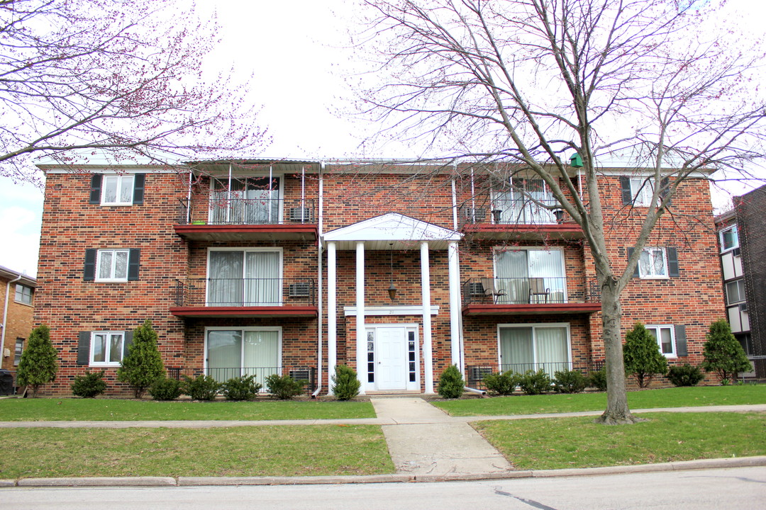 21 S Waiola Ave in La Grange, IL - Building Photo