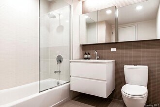 42-37-40 27th St in Queens, NY - Building Photo - Building Photo