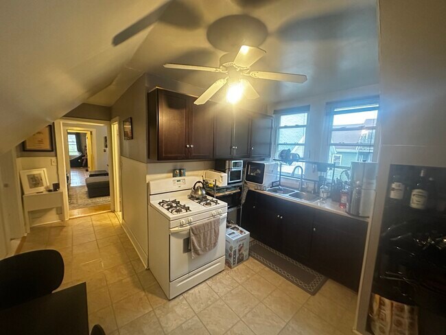 73 Partridge Ave, Unit 3B in Somerville, MA - Foto de edificio - Building Photo