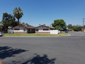 2001 26th St in Bakersfield, CA - Foto de edificio - Building Photo