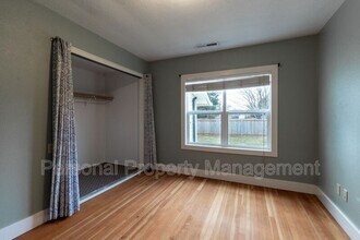 8006 NW 9th Ave in Vancouver, WA - Foto de edificio - Building Photo