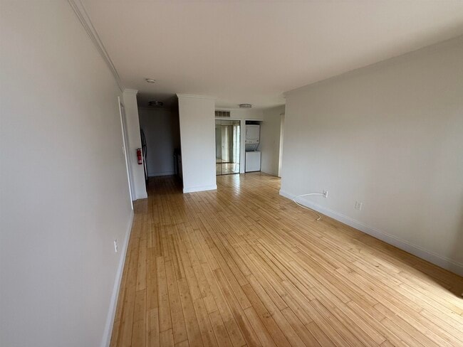 10 Society Hill Dr N in Jersey City, NJ - Building Photo - Building Photo