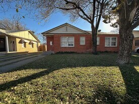 2005 33rd St in Lubbock, TX - Building Photo