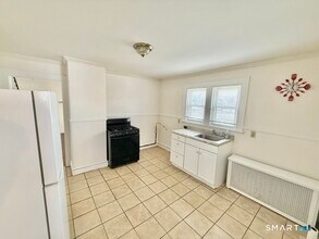 26 Bridgeport Ave in Milford, CT - Building Photo - Building Photo